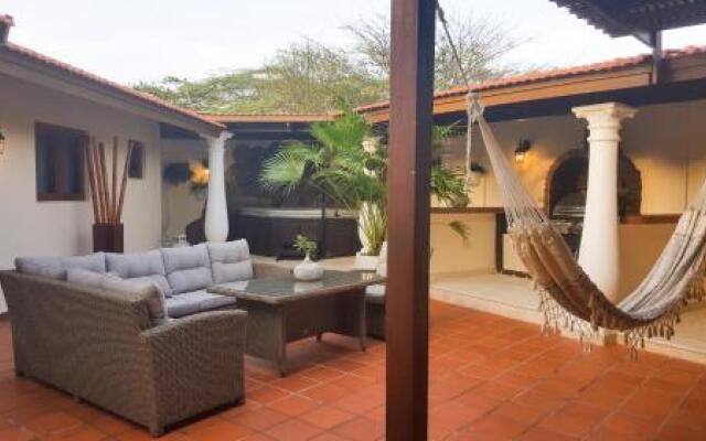 Cunucu Villa with Private Jacuzzi