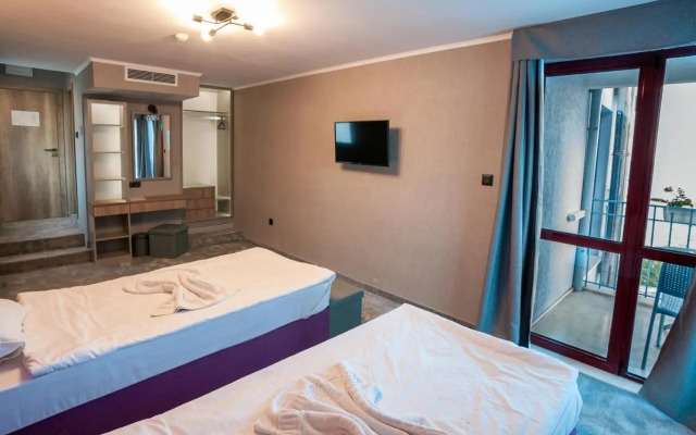 White House Family Hotel