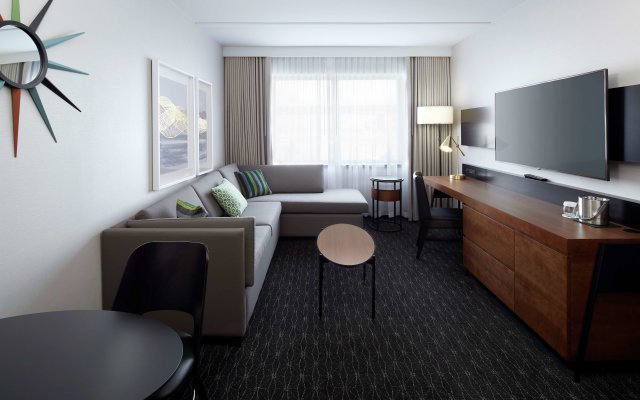 DoubleTree by Hilton Montreal Airport