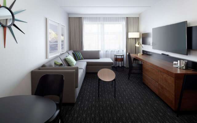 DoubleTree by Hilton Montreal Airport