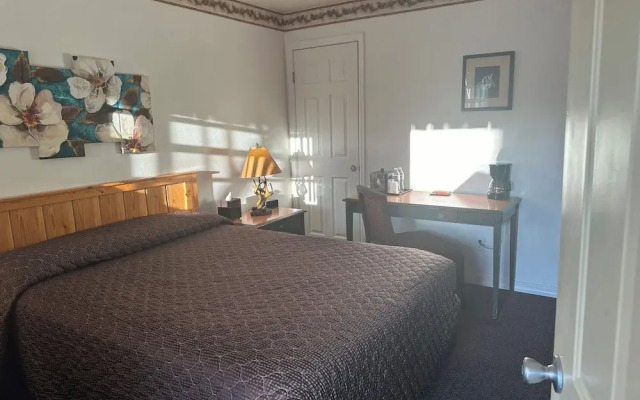 Rustic Inn Motel