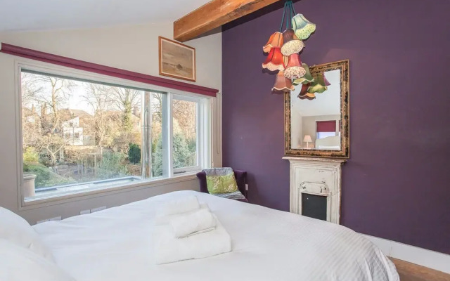 Spacious 2 Bedroom House With Garden