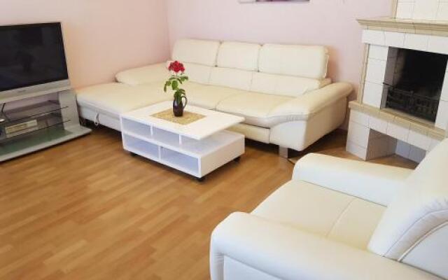 Naiza Guesthouse and Apartments