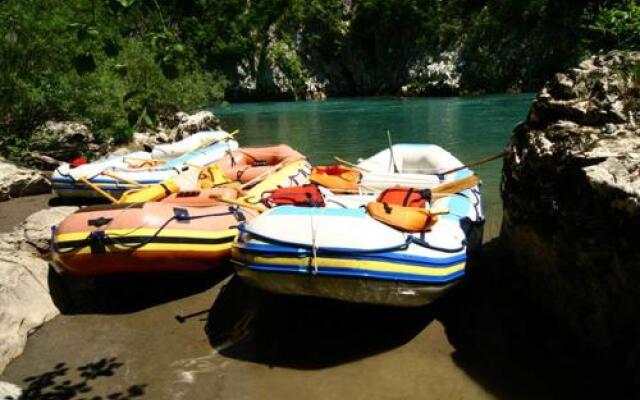 Rafting Camp Tara Center Tri Vodenice
