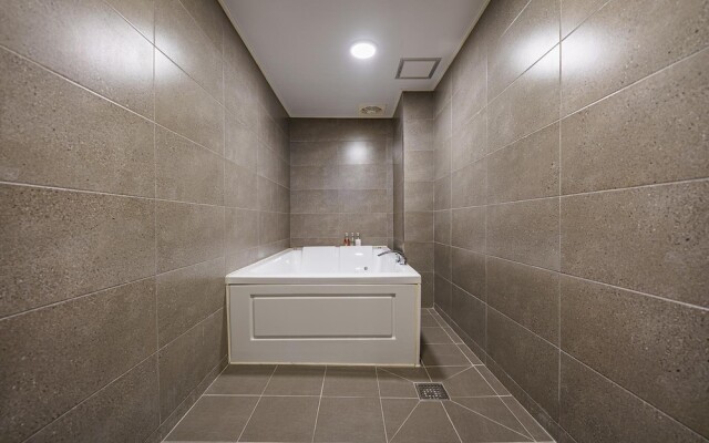 Yeongdeungpo The Moon Hotel