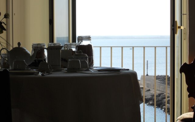 Palazzo De Tomasi B&B