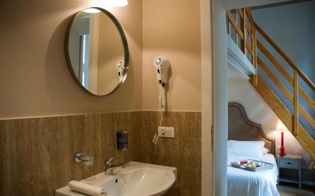 Black 5 Florence Suite