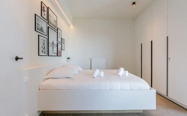 Modern and Stylish Apartment With Terrace