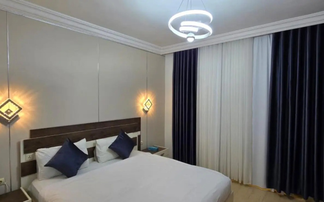 Balcony Hotel & Suites