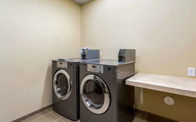 Comfort Suites Burlington Near I-5