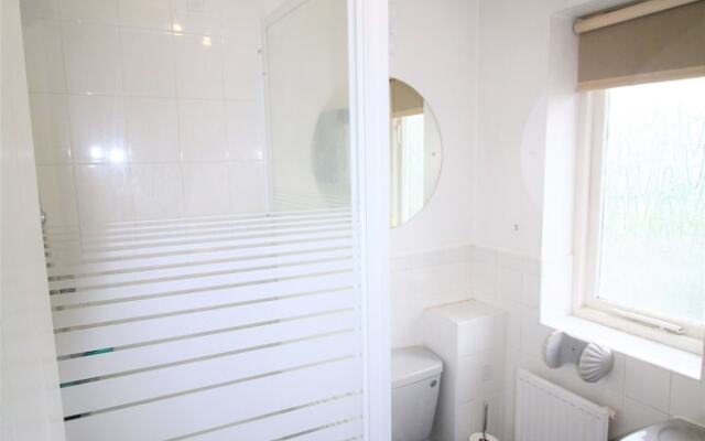 3 Bed Detached - Quiet Cul De Sac -private Parking