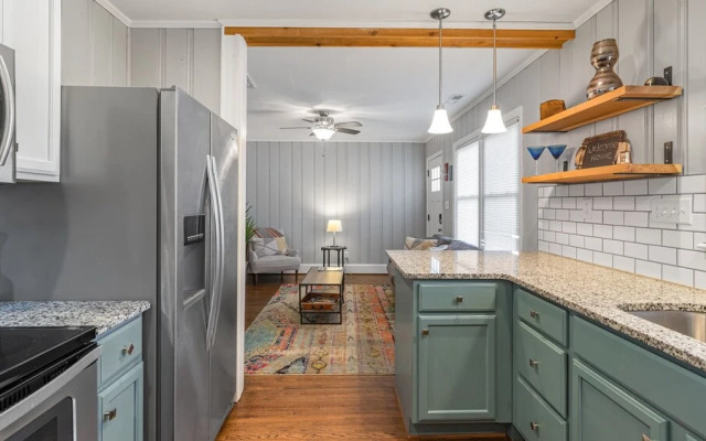 2 bedroom, Mockingbird Lane