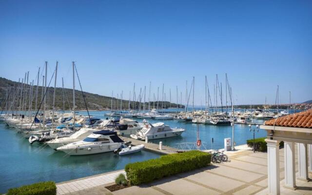 Apartment ACI Marina CRES