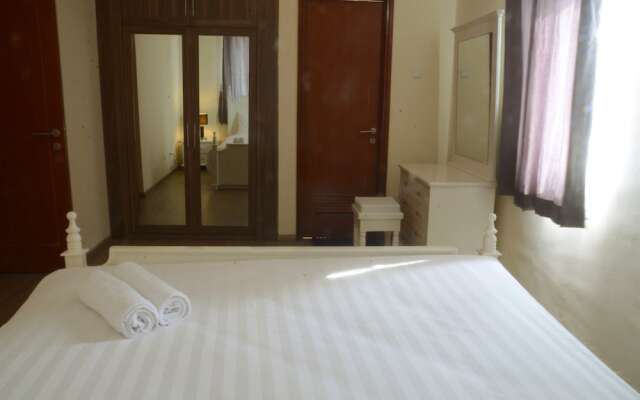 Luxury Design Grand Palace Kemayoran Apartment With Private Bathtub