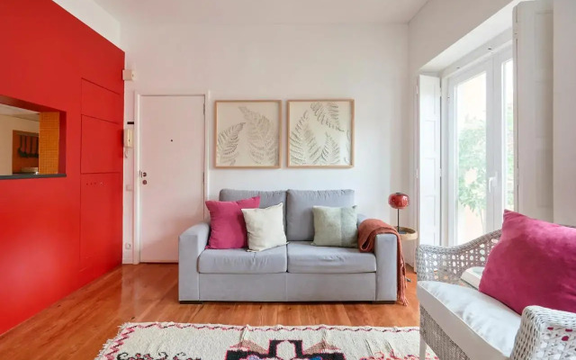 Sunny Renovated Apt With AC, By TimeCooler