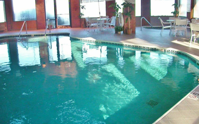 Lomira Inn and Suites