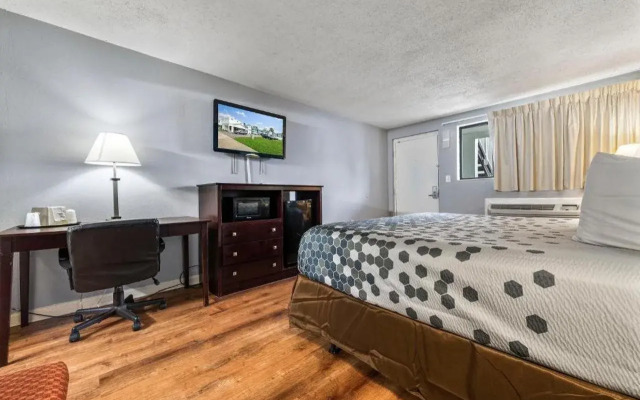 Super 8 by Wyndham Portsmouth - Norfolk