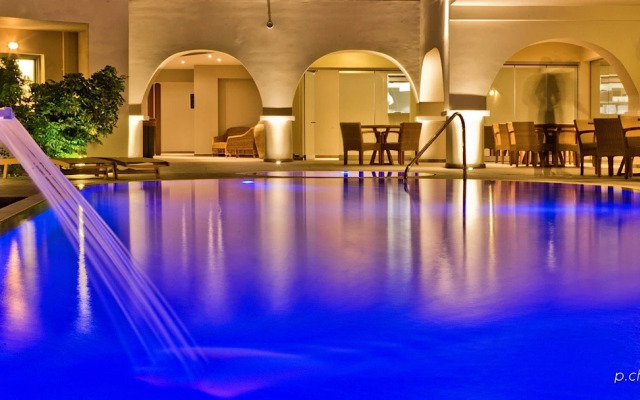 Parasol Luxury Hotel & Suites