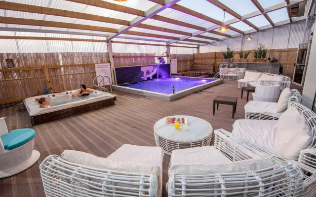 Aquaduct Hotel