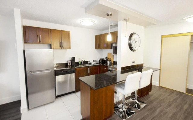 Luxurious One-bedroom With in Suite Laundry and Parking