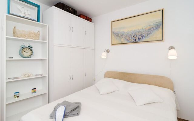 White Wave Guest House