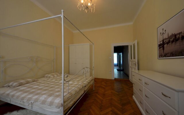 Apartment Pařížská 1