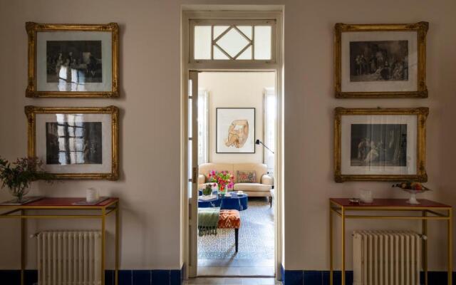 Villa Alfonso, Luxury Villa In Midtown, Parking