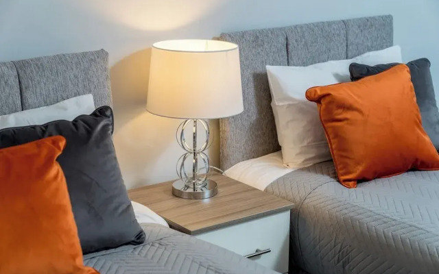 Modern 1-bedroom in Crawley With Free Parking