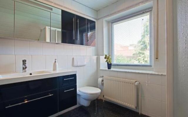 1 Private Single, 1 Twin Room. 3 Persons (4203)