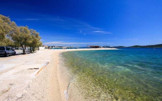 Lovely 1-bed Apartment With sea View in Srima