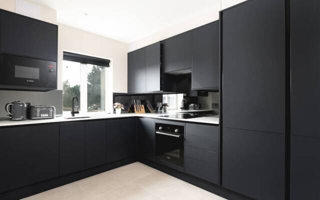 Skyvillion -4bed Cozy Cockfosters Apt Mins To Tube