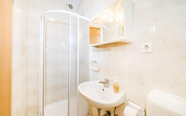 Nice Home in Sukosan With Wifi and 6 Bedrooms