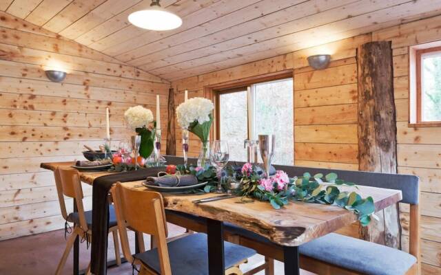 The elbowroom escape