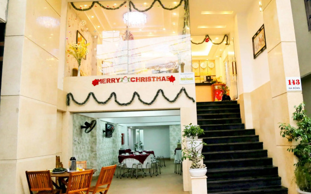 Little Gold Hotel