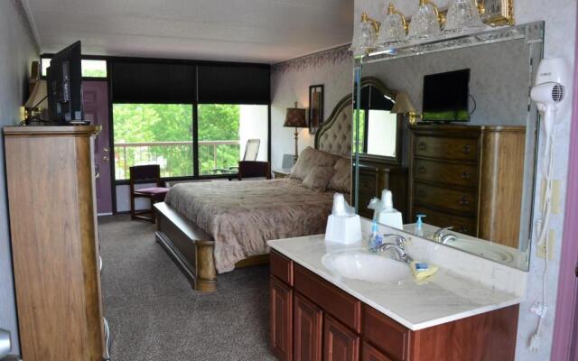 RiverGate Mountain Lodge & Wedding Chapel