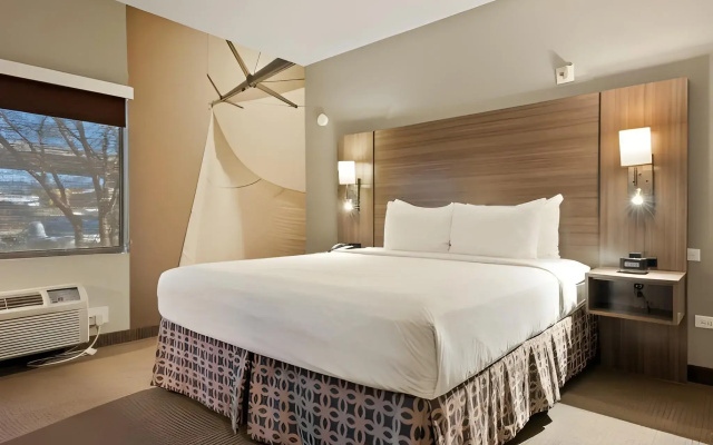 Executive Inn & Suites Embarcadero Cove