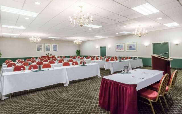 Baymont by Wyndham Queensbury / Lake George