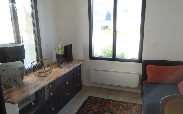 Comfortable Holiday Home 50 m From the sea