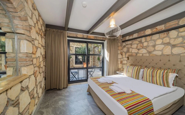 Charming Hotel Room Near Hadrian s Gate