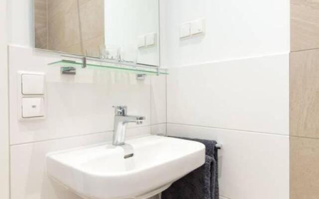 BEJING · CHILLINGHOUSE # 2, 3 Min. vom ICE, NETFLIX; Balkon