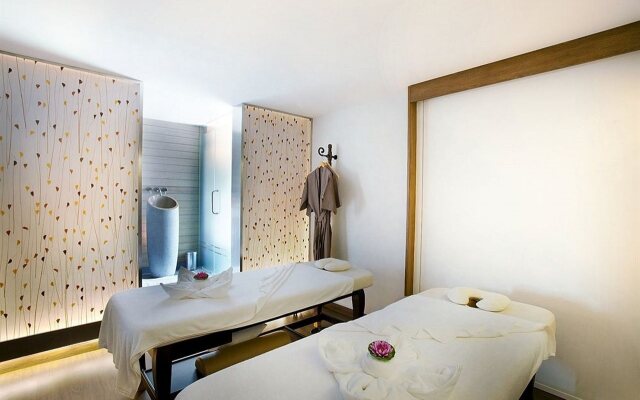 Radisson Hotel Chateau de Bangkok