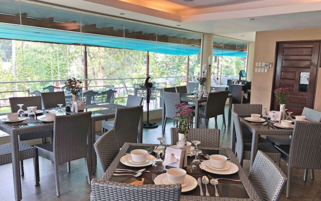 Shalom Hotel
