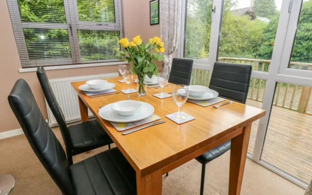 1 Hornbeam Lodge