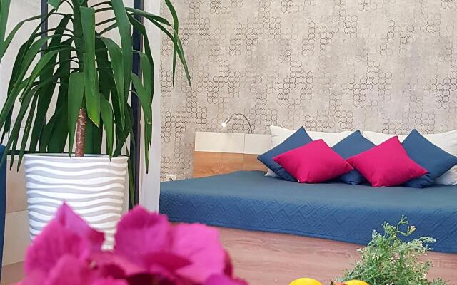 Weekend (Викенд) на площади Красная