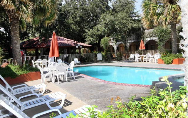 Family Garden Inn & Suites