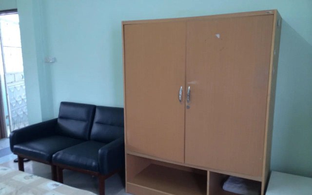 OYO 471 Sunshine Apartment