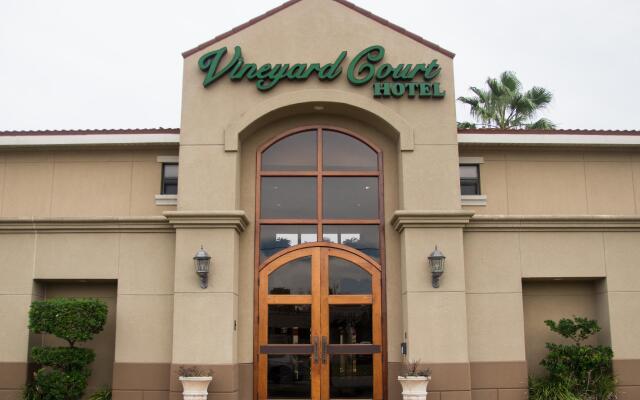 Vineyard Court Designer Suites Hotel