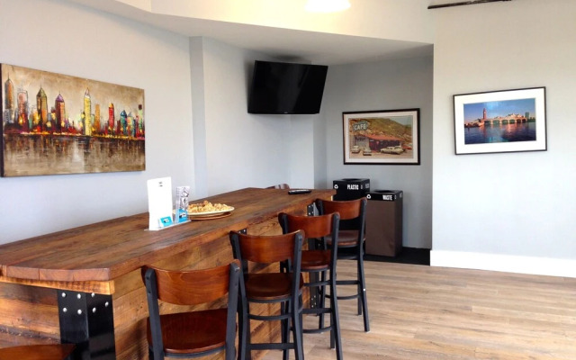 Pelicanstay near Holland Tunnel