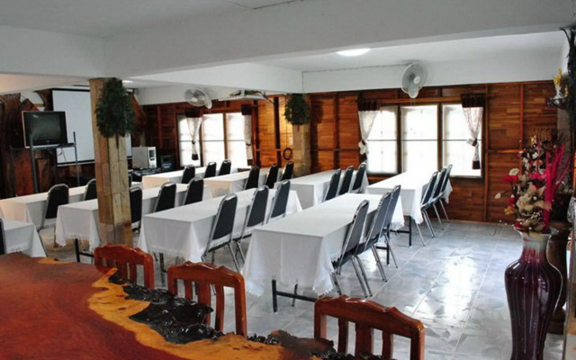 Fahsai Riverview Resort