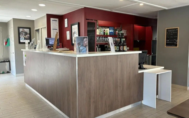 Campanile Moulins - Avermes